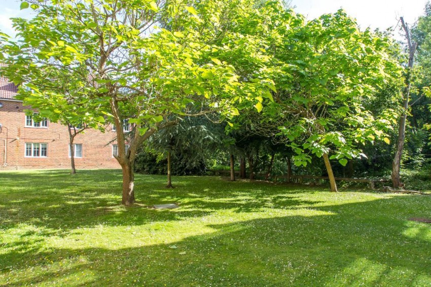 Images for Aspen Vale, Whyteleafe