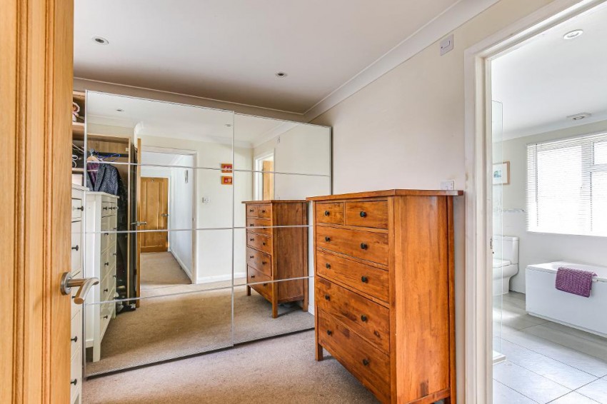 Images for Glebe Hyrst, Sanderstead