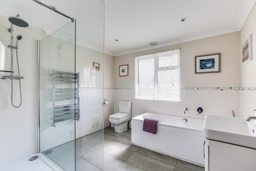 Images for Glebe Hyrst, Sanderstead