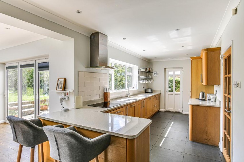 Images for Glebe Hyrst, Sanderstead