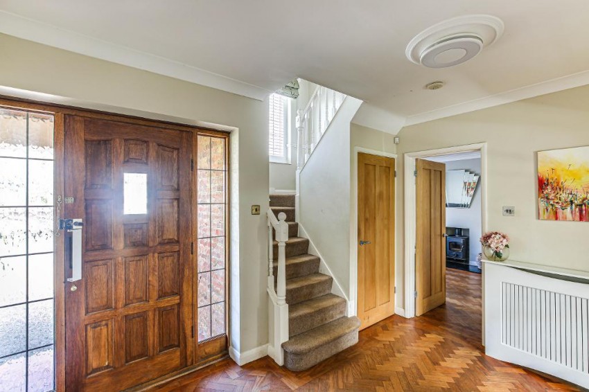 Images for Glebe Hyrst, Sanderstead