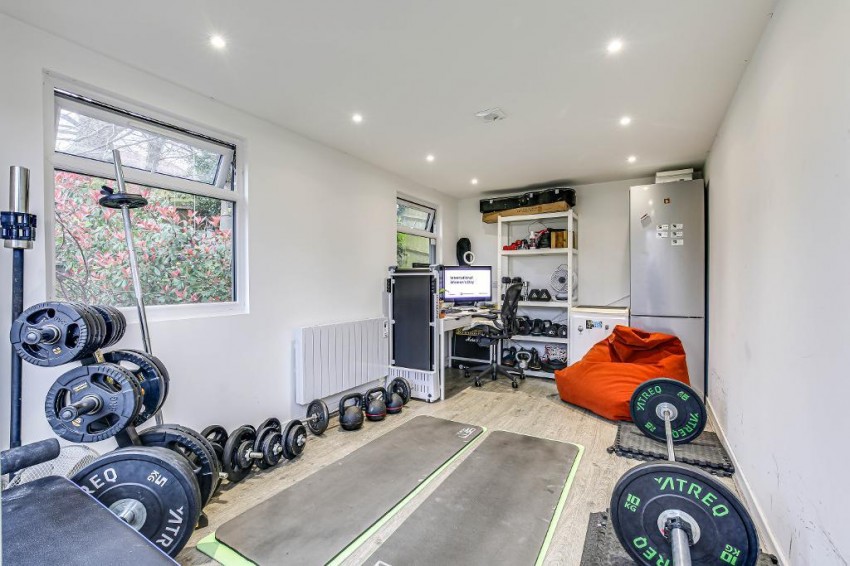 Images for Bench Field, South Croydon