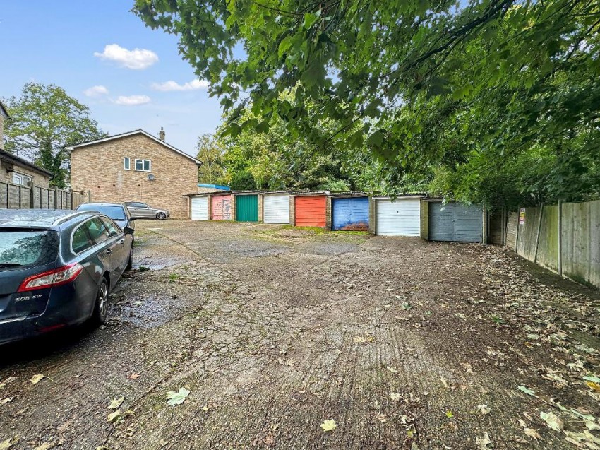 Images for Vauxhall Gardens, South Croydon