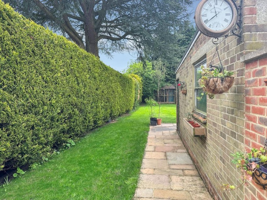 Images for Harewood Gardens, Sanderstead