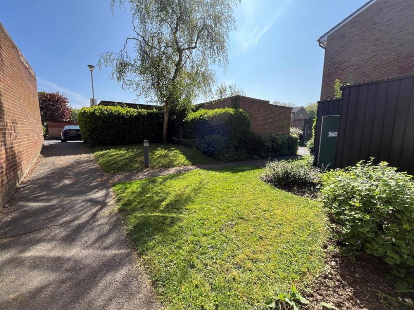 Images for Middlefields, Croydon