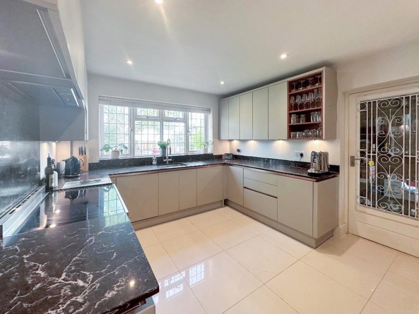 Images for Castlemaine Avenue, South Croydon