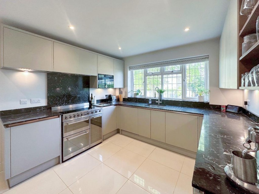 Images for Castlemaine Avenue, South Croydon