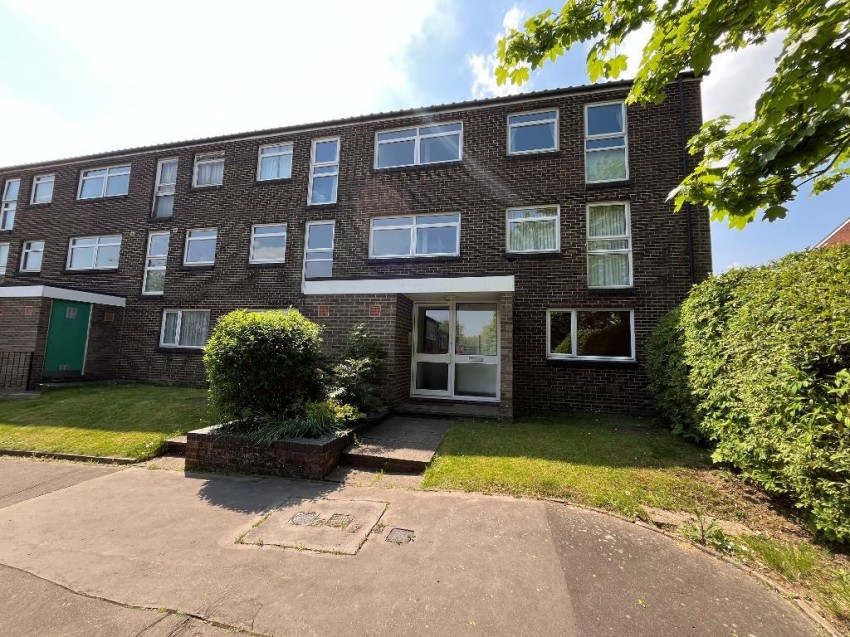 Images for Woodpecker Mount, South Croydon