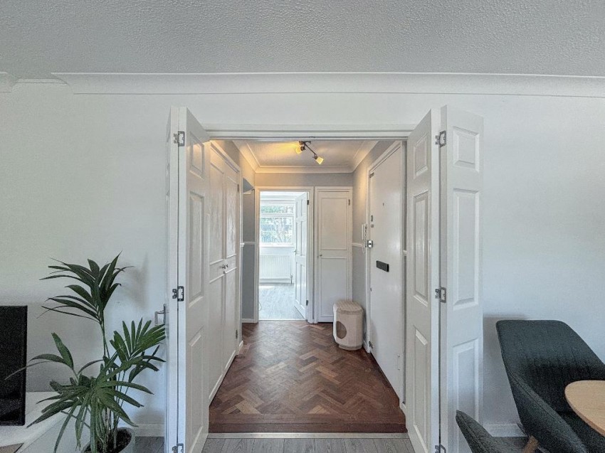 Images for Woodpecker Mount, Selsdon