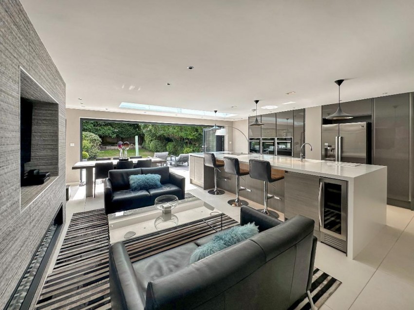 Images for Blenheim Gardens, Sanderstead