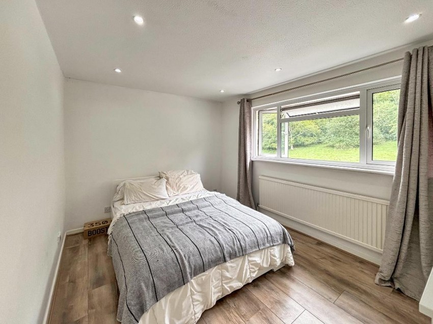 Images for Quail Gardens, South Croydon