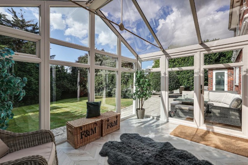 Images for Hillbury Close, Warlingham