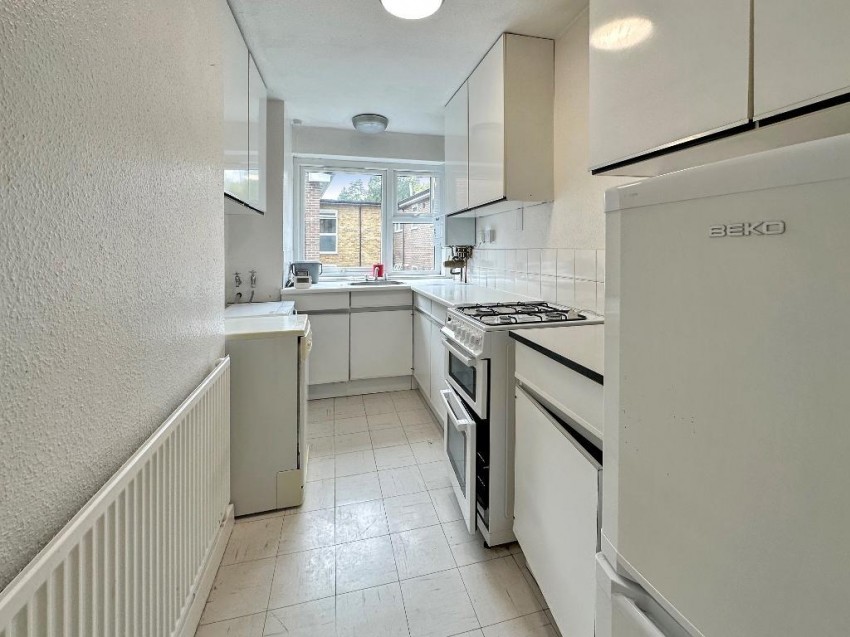 Images for Harestone Valley Road, Caterham