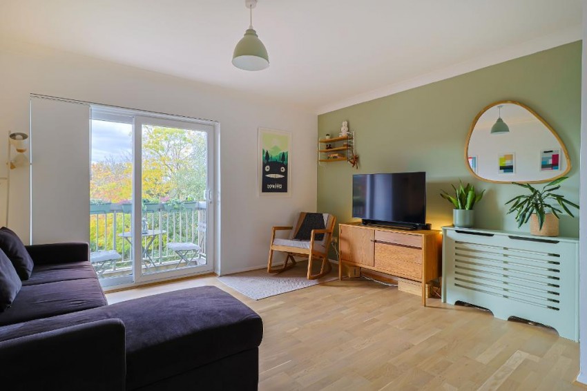 Images for Theresas Walk, South Croydon