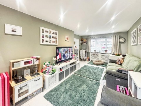 View Full Details for Thursley Crescent, Croydon