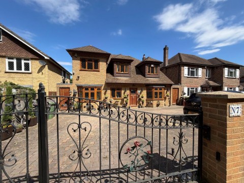 View Full Details for Bankside, South Croydon