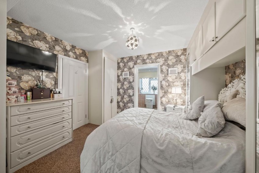 Images for Bankside, South Croydon