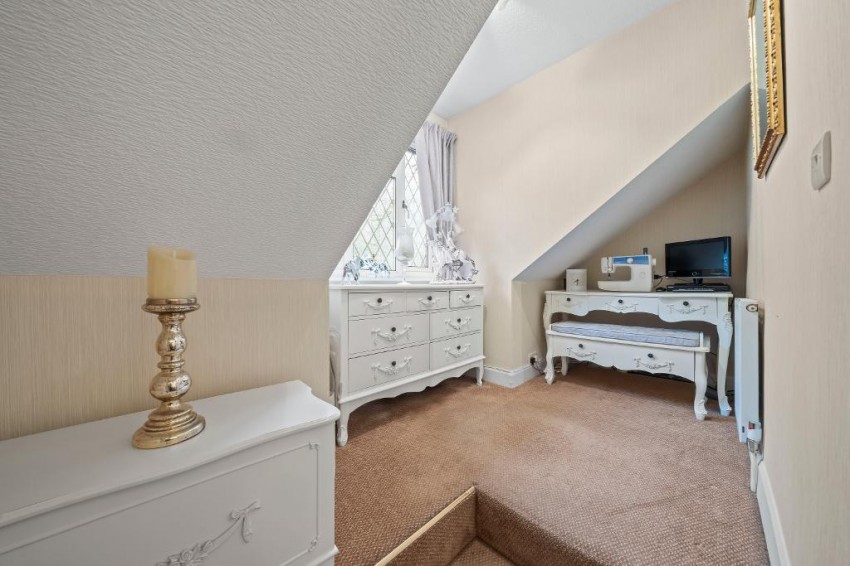 Images for Bankside, South Croydon