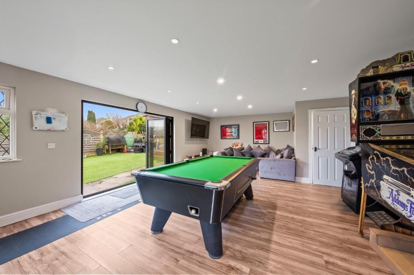 Images for Bankside, South Croydon