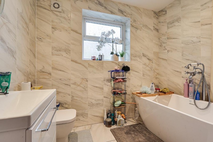 Images for Harewood Gardens, Sanderstead