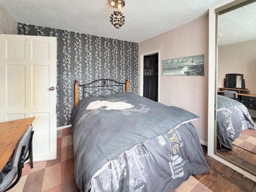 Images for Harewood Gardens, South Croydon
